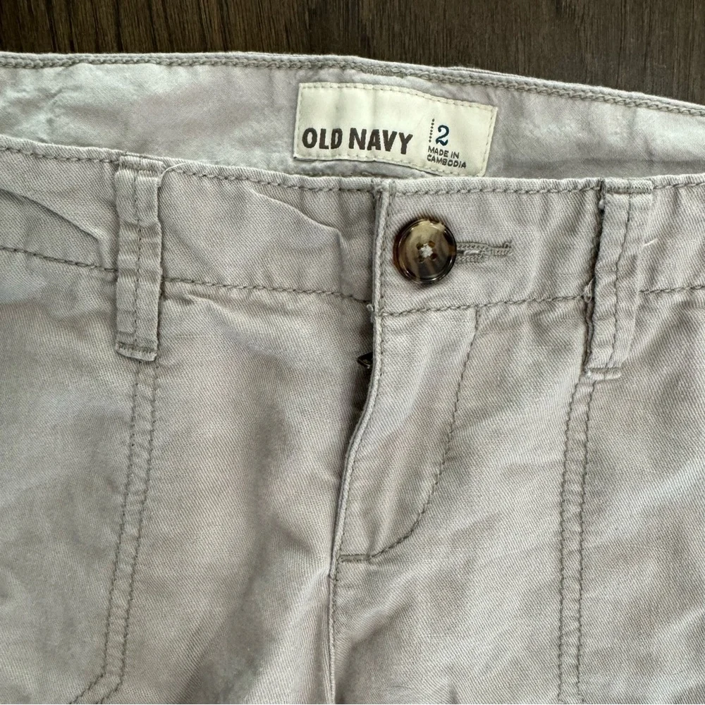 Old Navy Cropped Pants - Picture 3 of 8